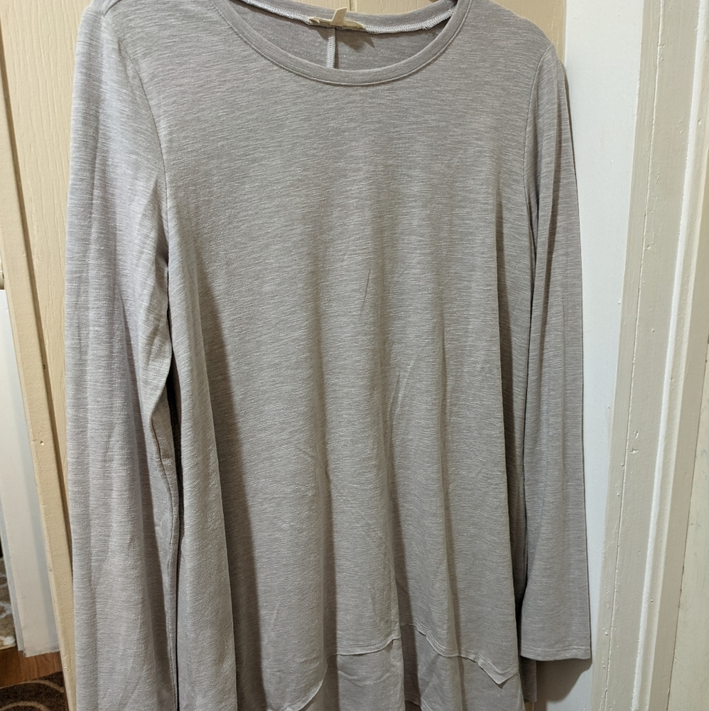 Easel shark bite hem top 😍